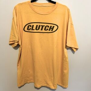 Clutch band tee